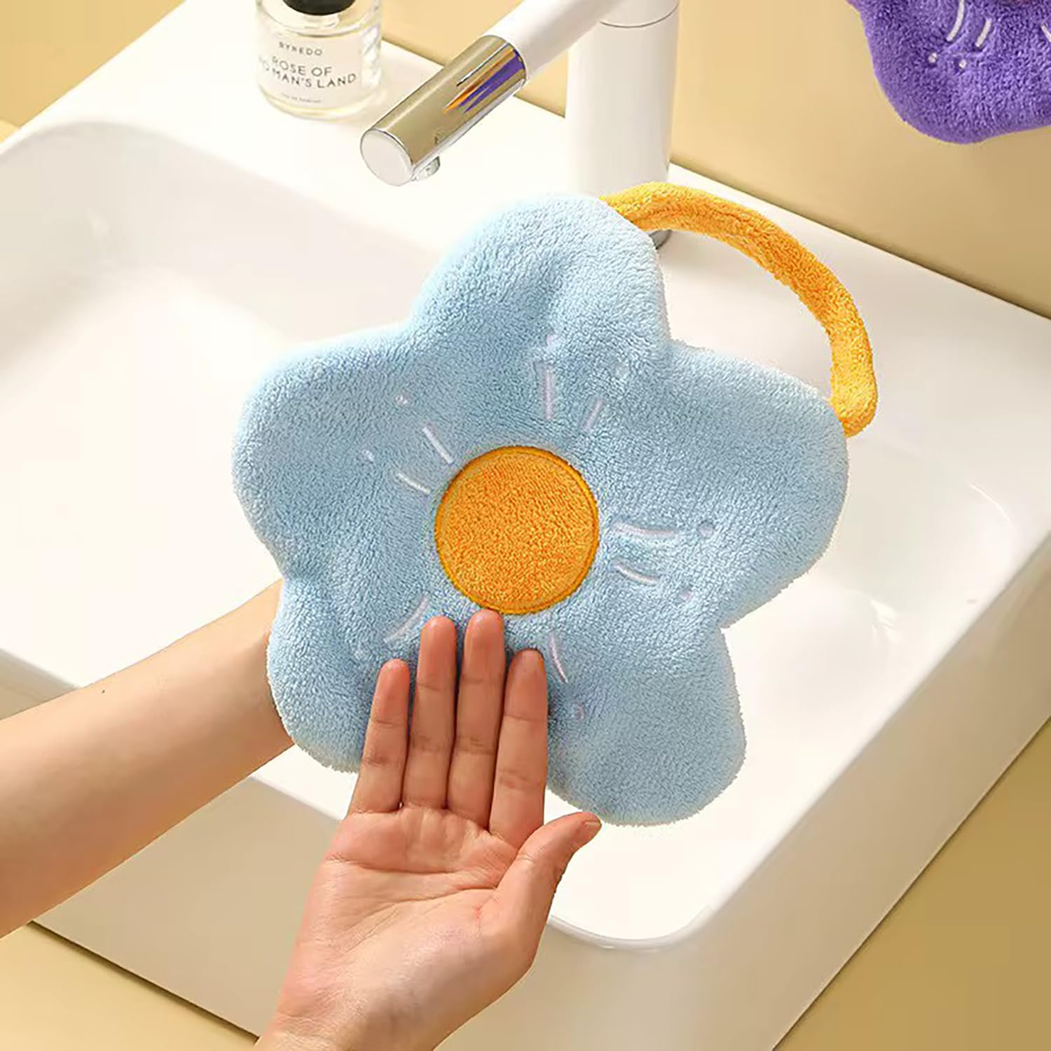 Flower Shaped Hanging Towels Soft Coral Fleece Hand Towels (Set of 2)
