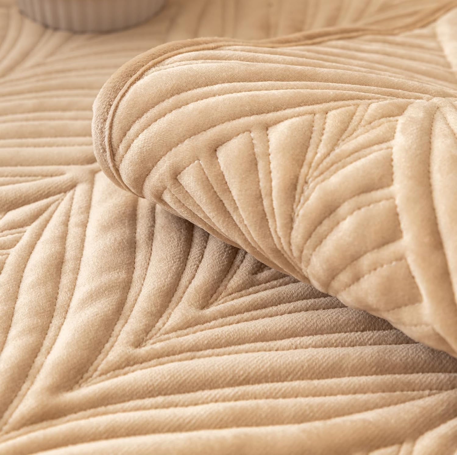 Velvet Palm Leaves Pattern Quilted Sofa Cover Set – 3-Piece Set (2 Armrest Covers 50x70cm + 1 Seat Cover) Beige