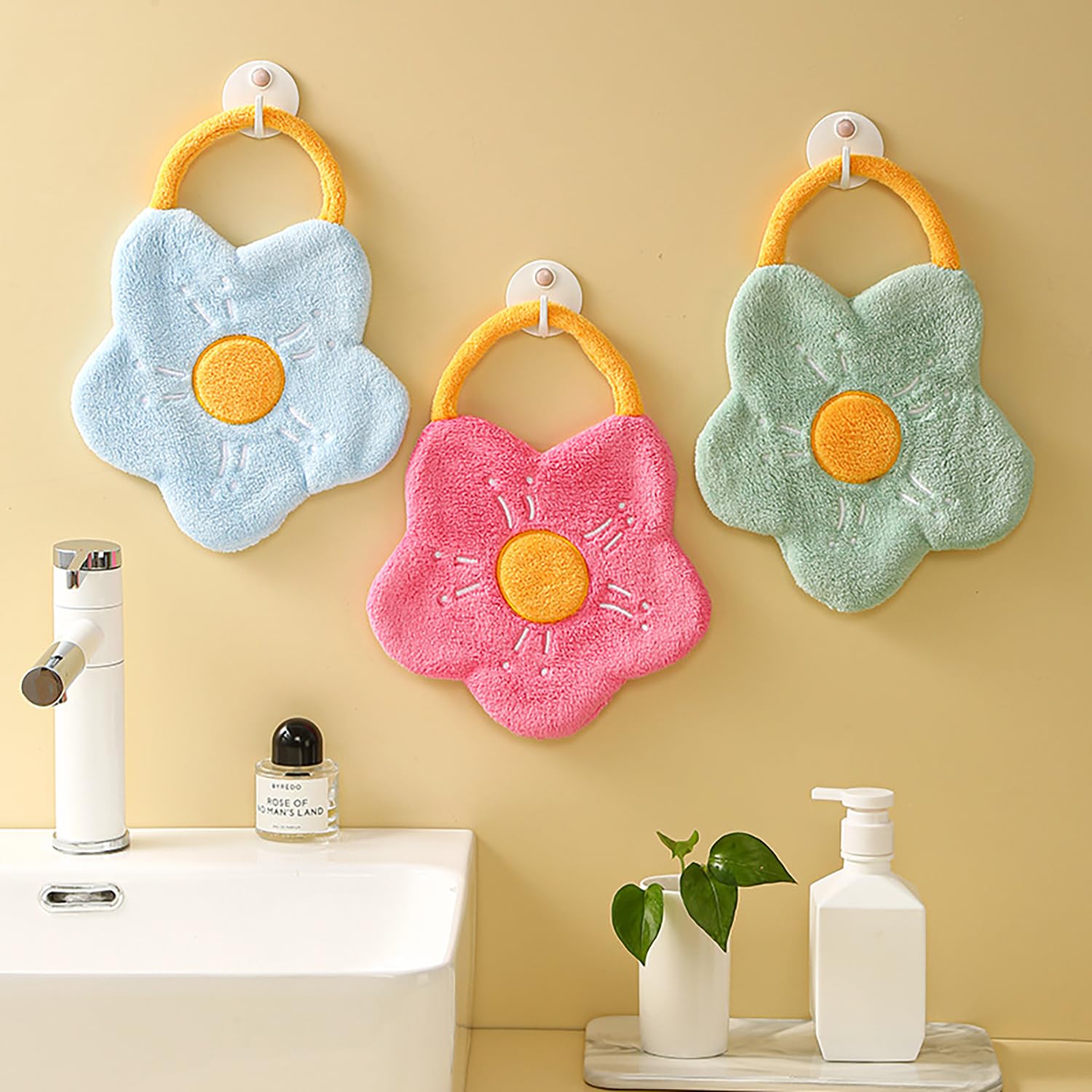 Flower Shaped Hanging Towels Soft Coral Fleece Hand Towels (Set of 2)