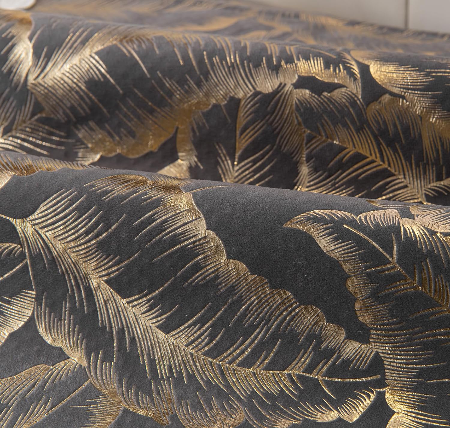 Leaf Pattern Chenille Fabric Sofa Cover Set – 3-Piece (2 Armrest Covers 50x70cm + 1 Seat Cover) Grey