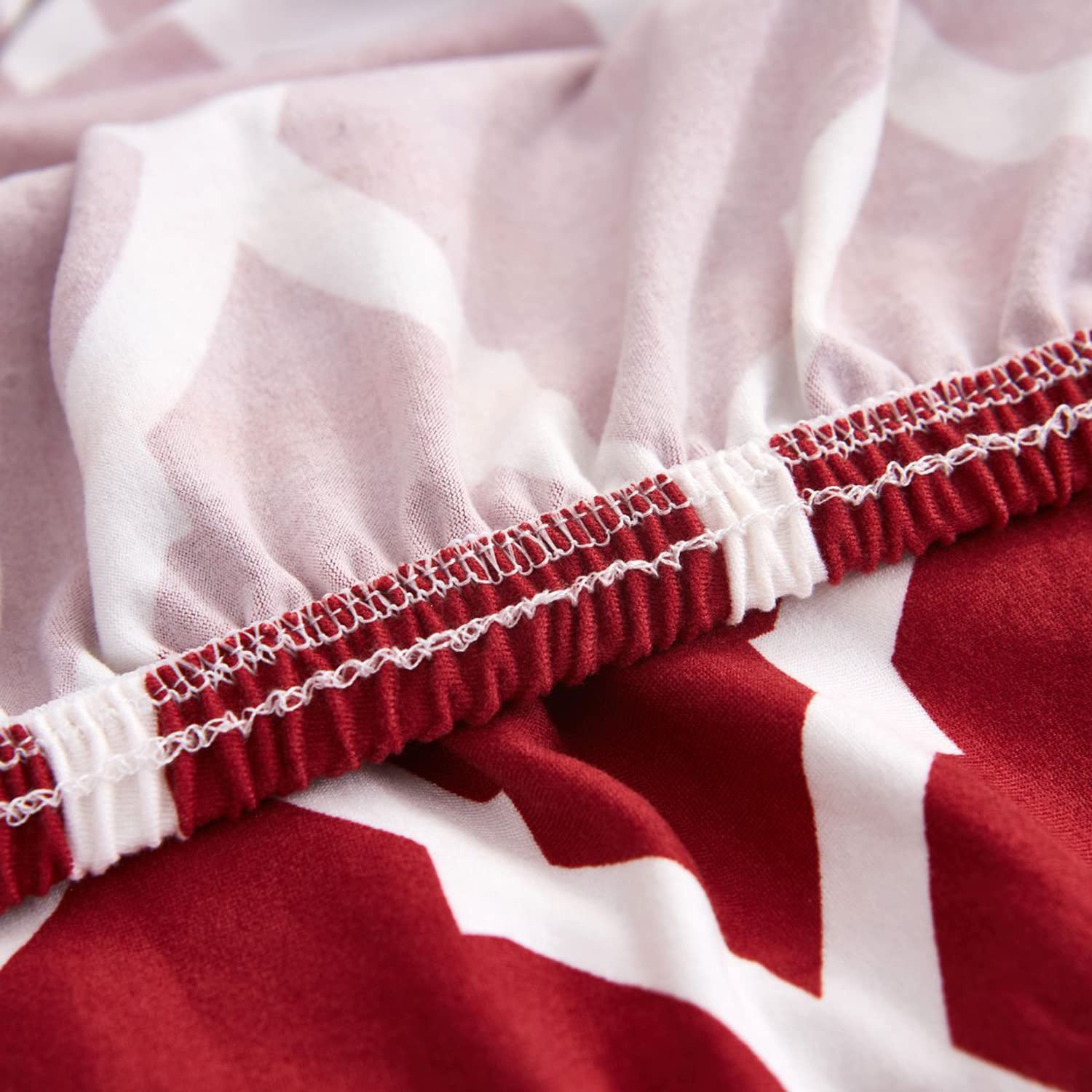 Universal Elastic Sofa Cover (Maroon Diamond)